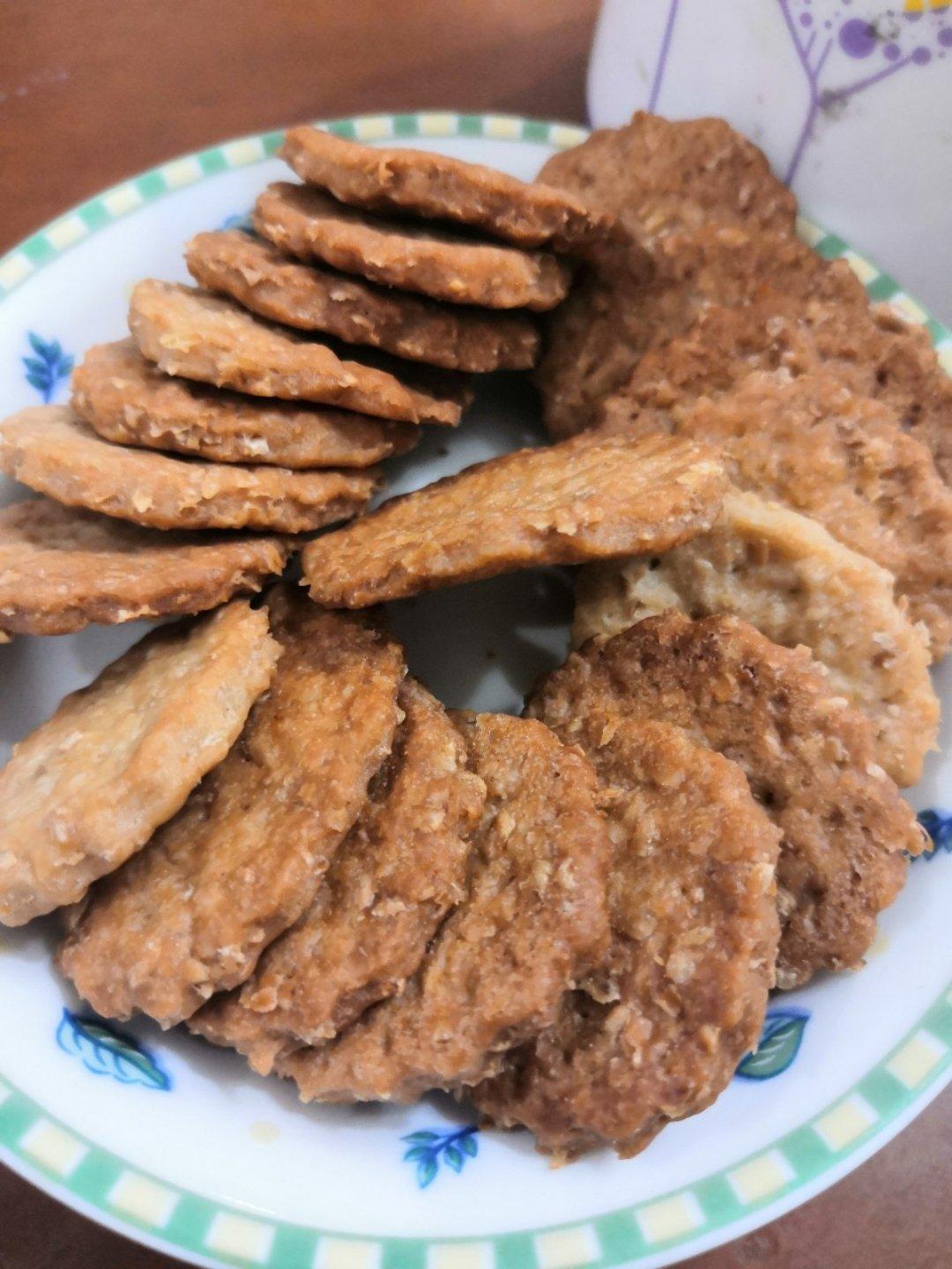 薄薄的，脆脆的，减肥期也能吃的全麦苏打饼干