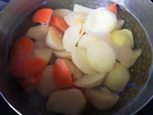 凤祥咸蛋黄嫩骨鸡烤时蔬的做法 步骤2