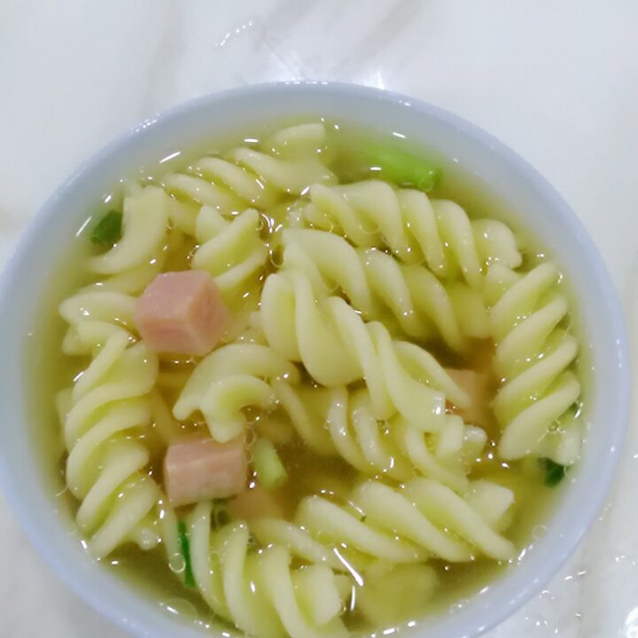 像笑话般微笑做的螺丝面