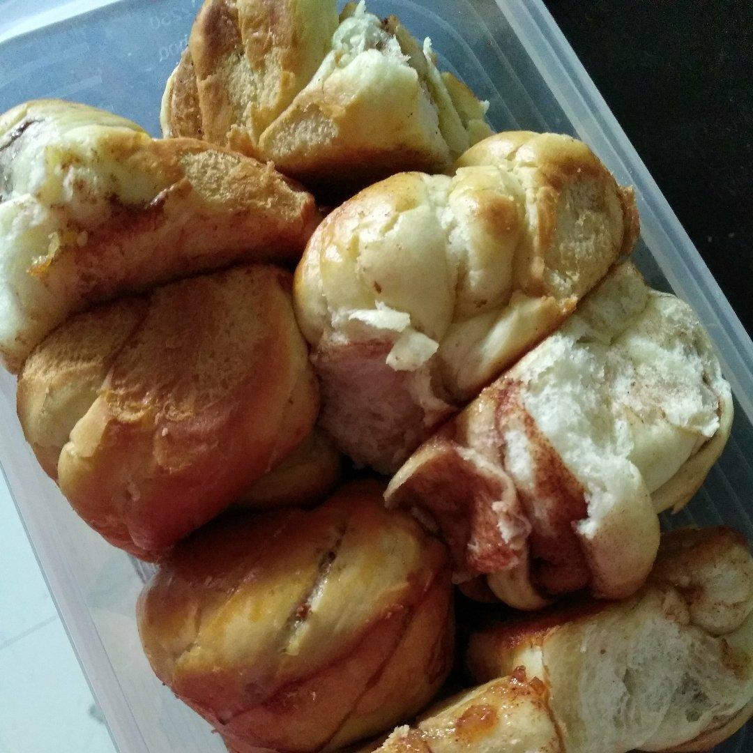 香葱肉松小方块面包