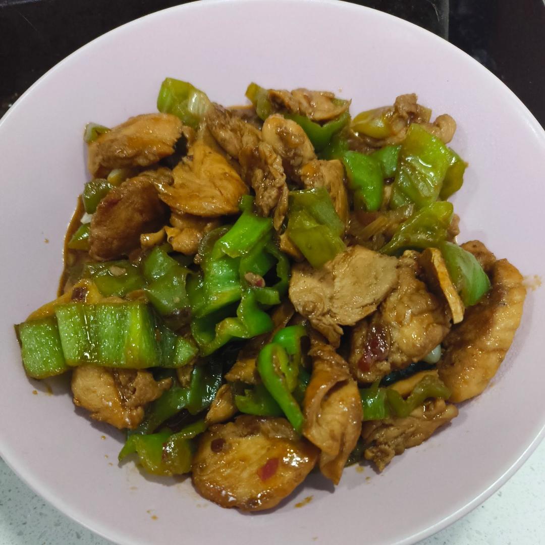 嫩而不材的青椒炒鸡胸肉