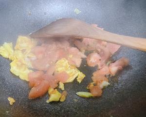 🍅番茄蛋皮菇菇汤的做法 步骤2