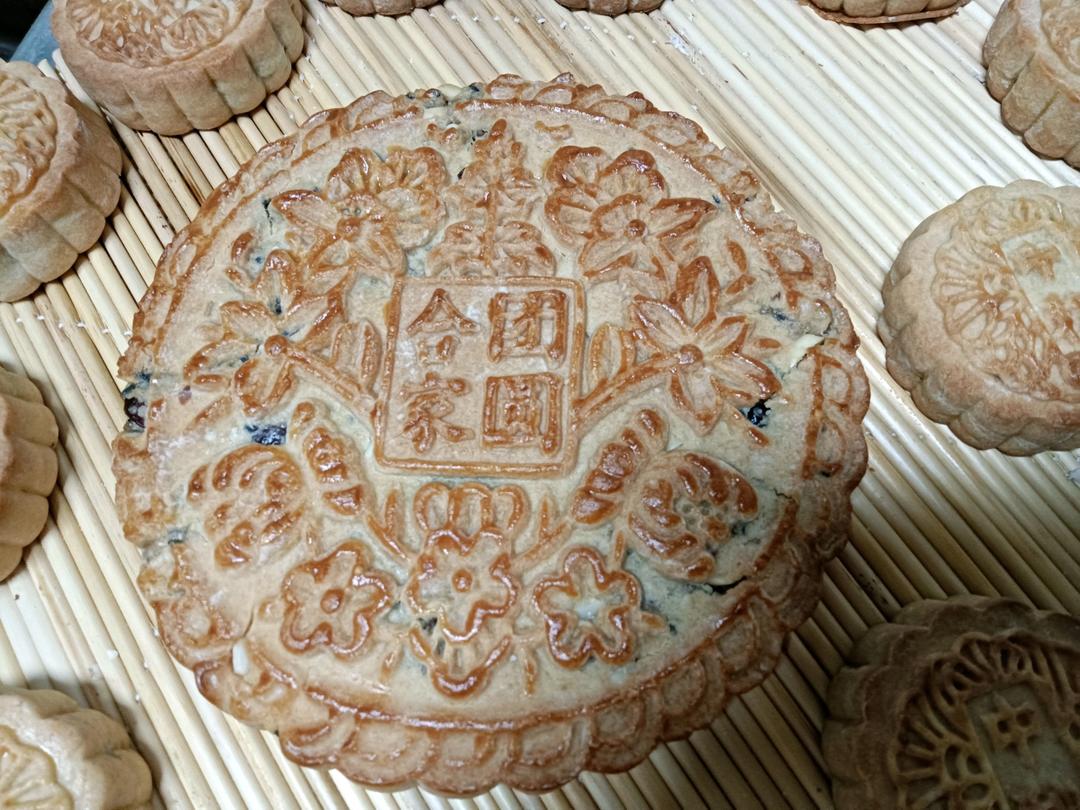 🥮中秋月饼之比脸大的大月饼——全家团圆分享👪