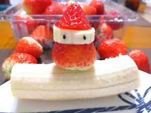 草莓香蕉圣诞老人的做法 步骤4