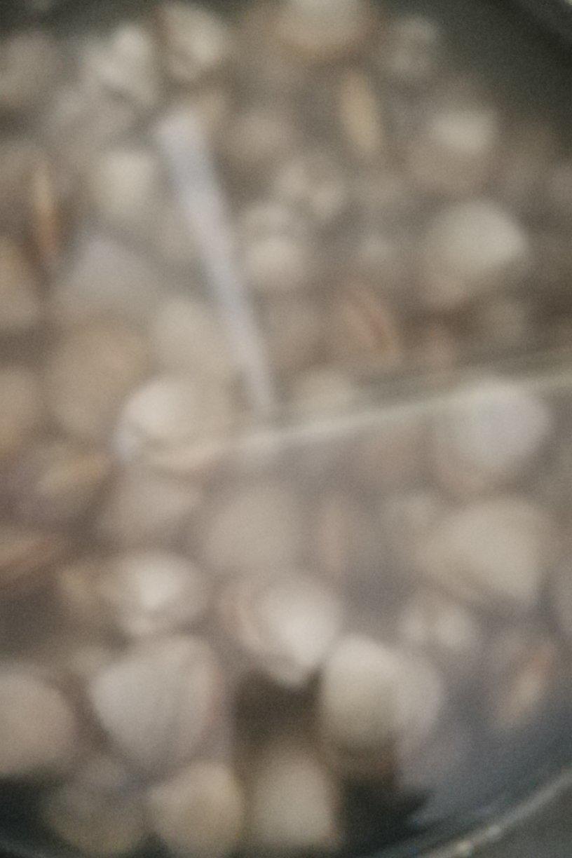 怎样让花蛤快速吐沙？