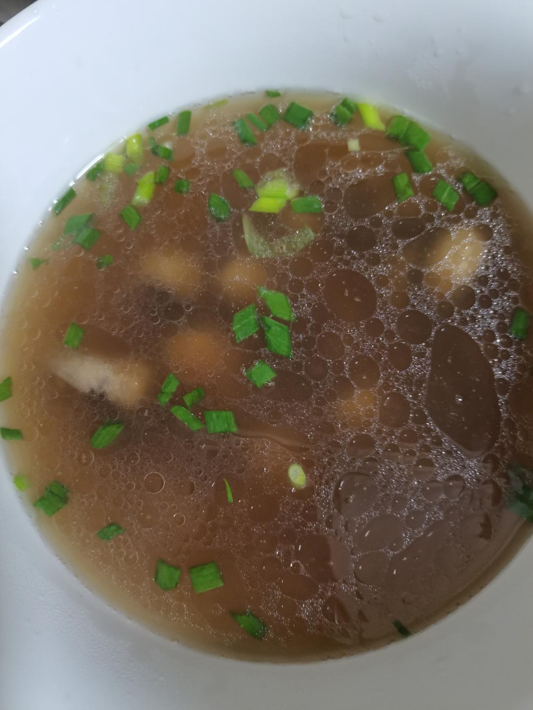 明明是素汤 却鲜得像鸡汤一样的「口蘑汤」