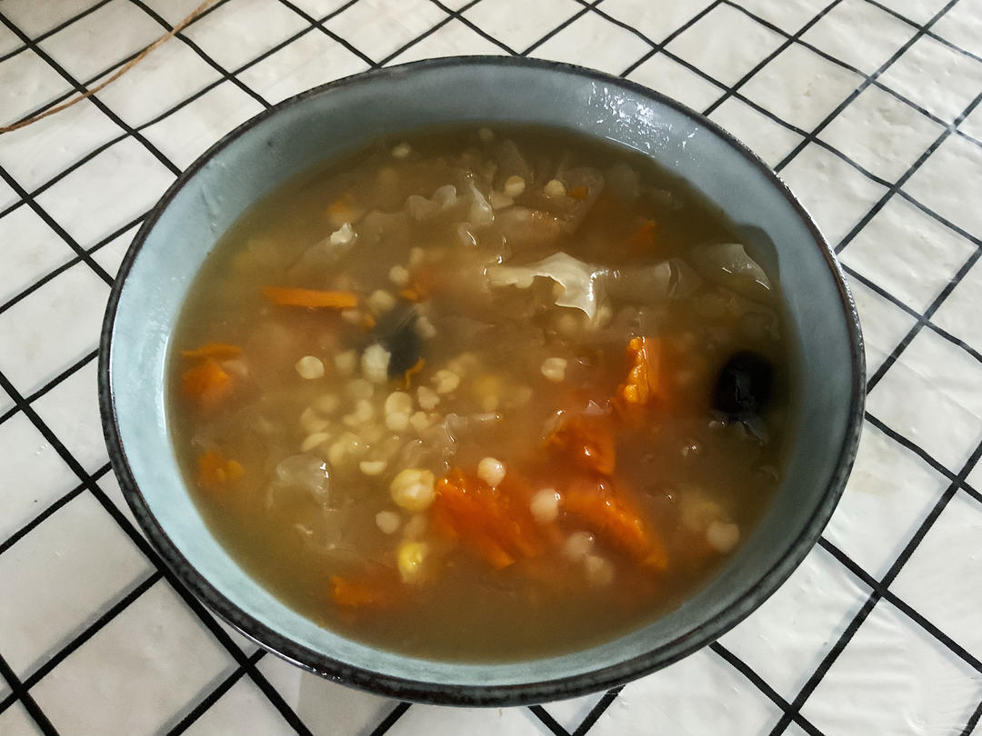 银耳玉米红枣糖水