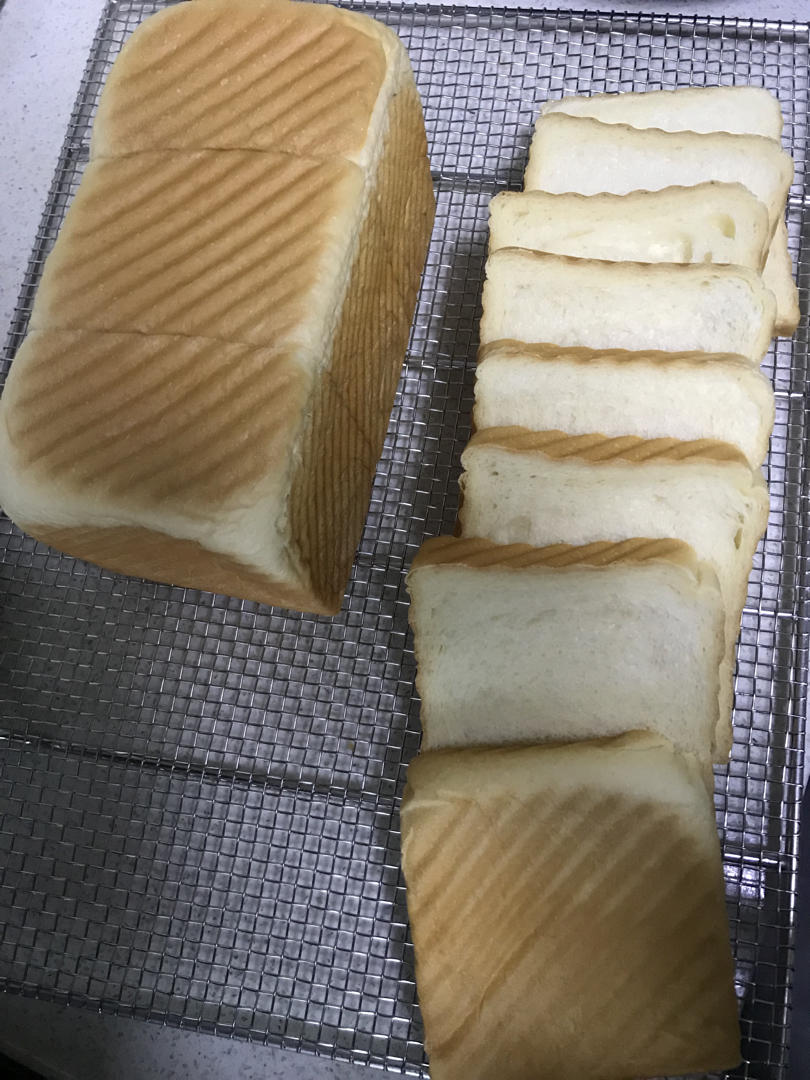 组织超棒的三明治白切吐司