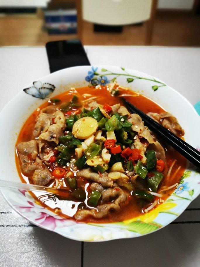 酸汤肥牛金针菇