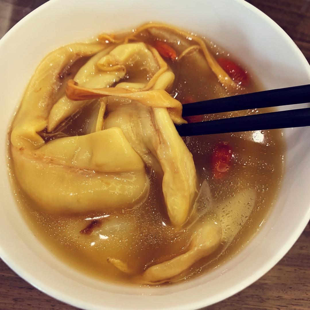 滋补花胶排骨汤