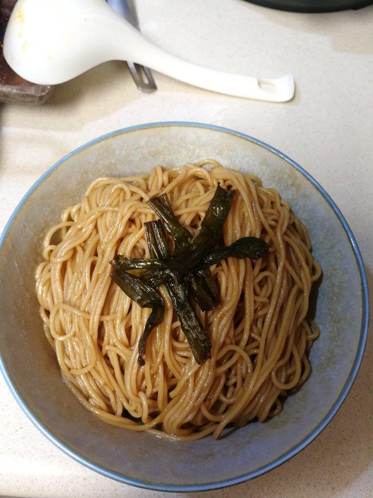 10分钟搞定的一碗葱油拌面