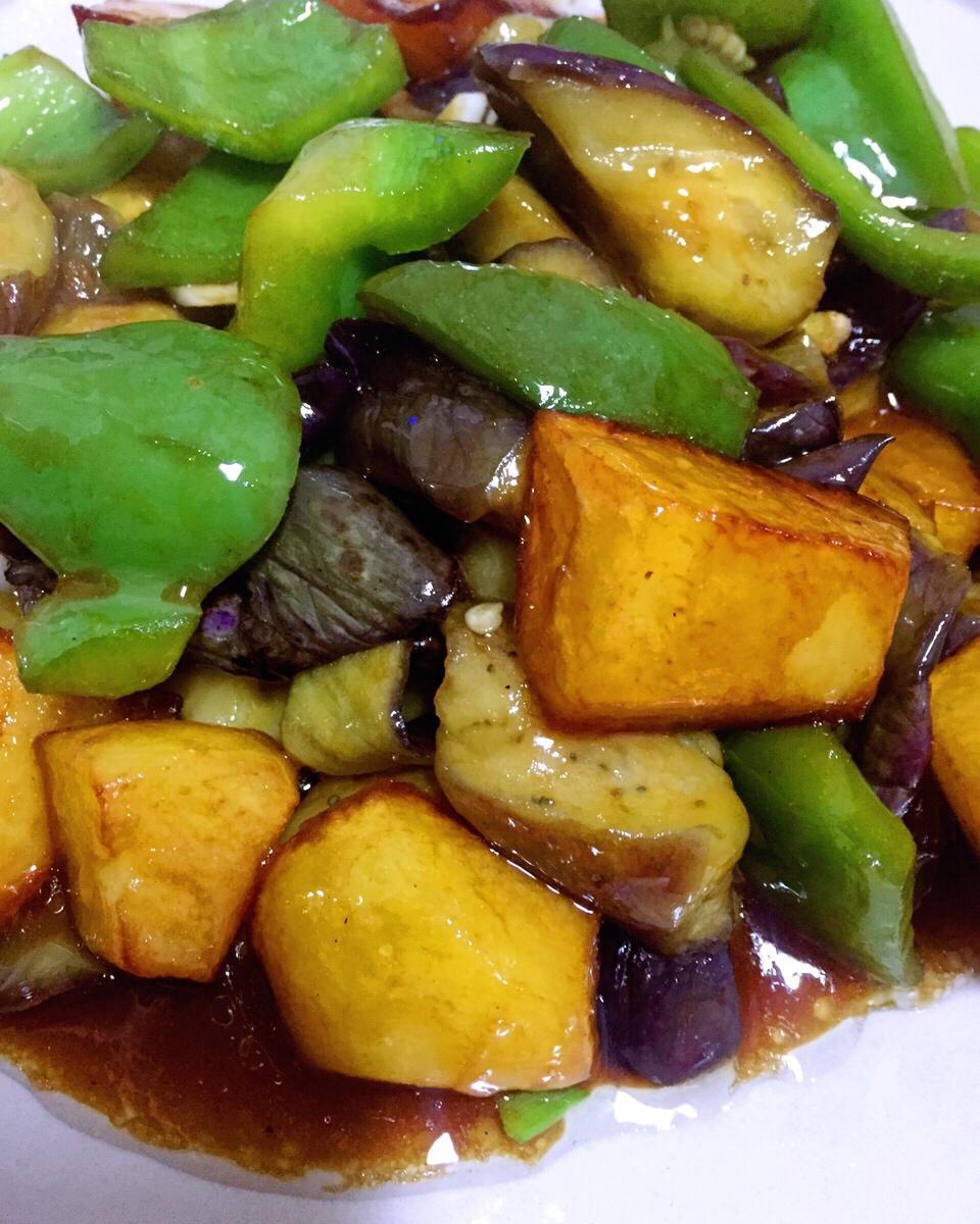 喵小姐睡不着做的地三鲜:省油诀窍