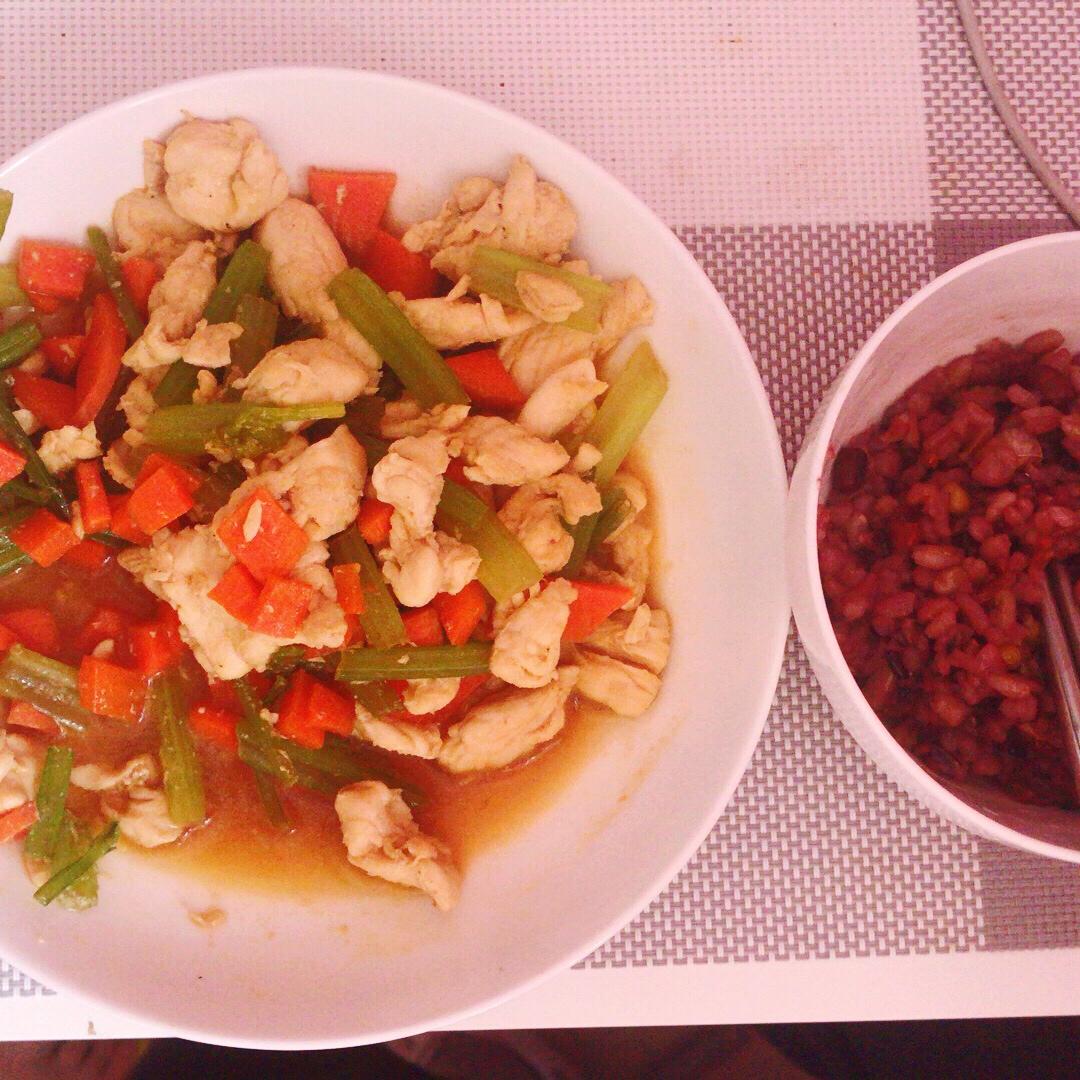 西芹胡萝卜鸡胸肉