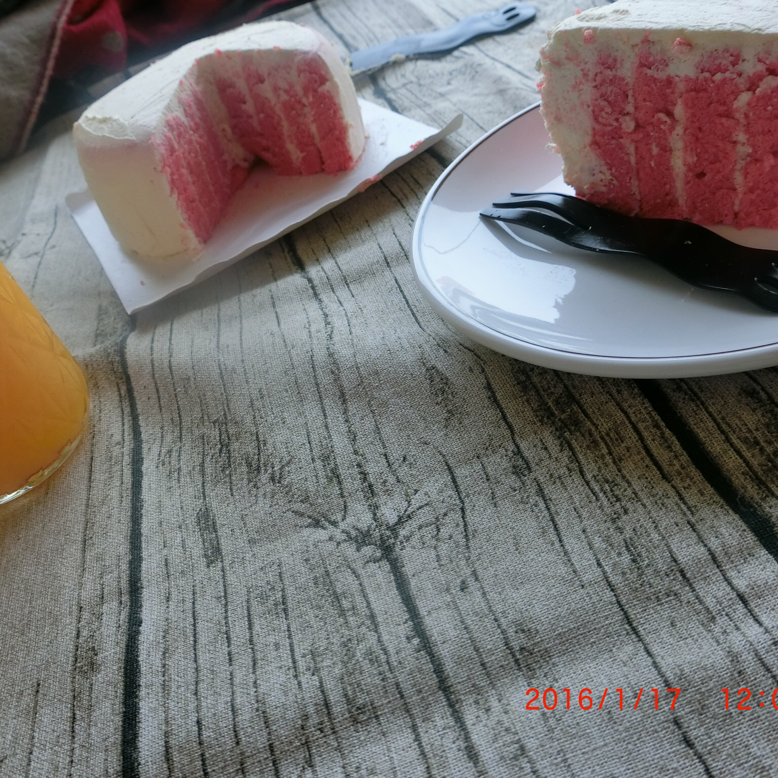 加了红丝绒的红色蛋糕卷