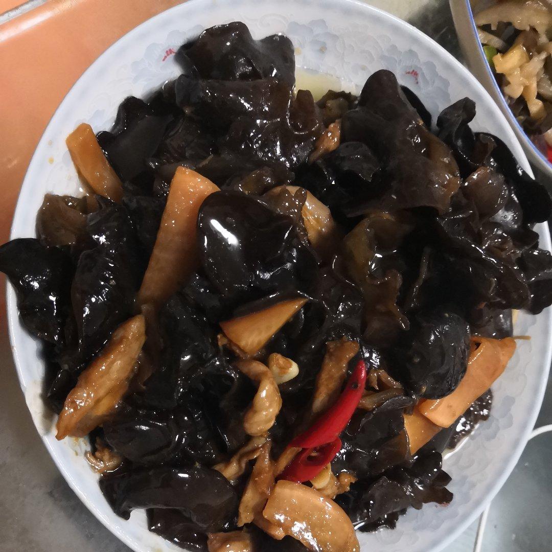 厨师长教你：“小炒黑木耳”的家常做法，味道口感很不错，收藏了