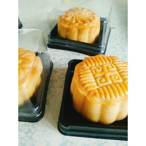 广式月饼—蛋黄莲蓉月饼