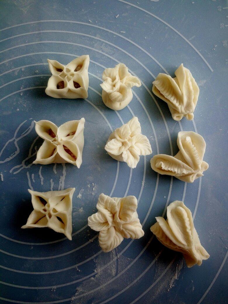 12做的2018年04月01日 今天学的3种花式蒸饺,四喜饺,白菜饺,知了饺