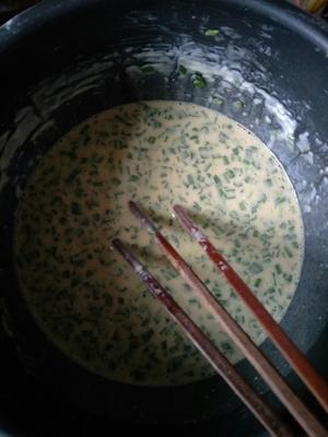 美味简单的韭菜鸡蛋饼的做法 步骤4