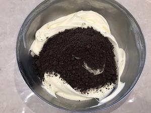 美国Magnolia巧克力纸杯蛋糕·巧克力糖霜·海盐奥利奥奶油的做法 步骤9