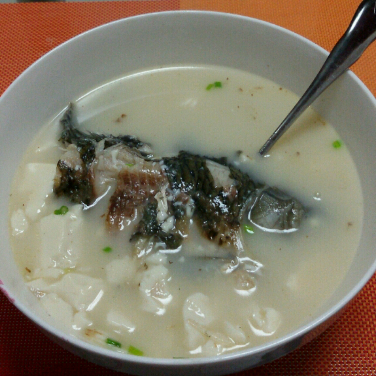 奶白鲫鱼豆腐汤