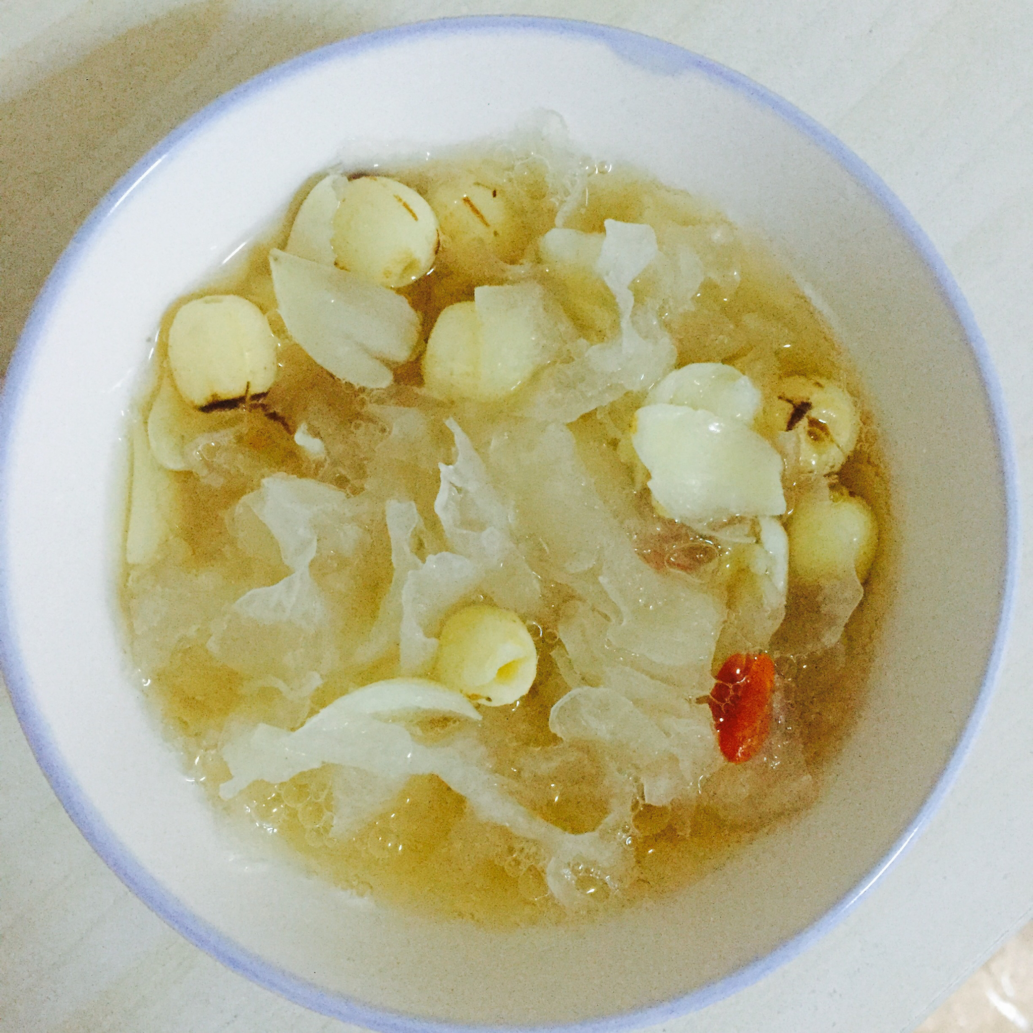 银耳莲子羹