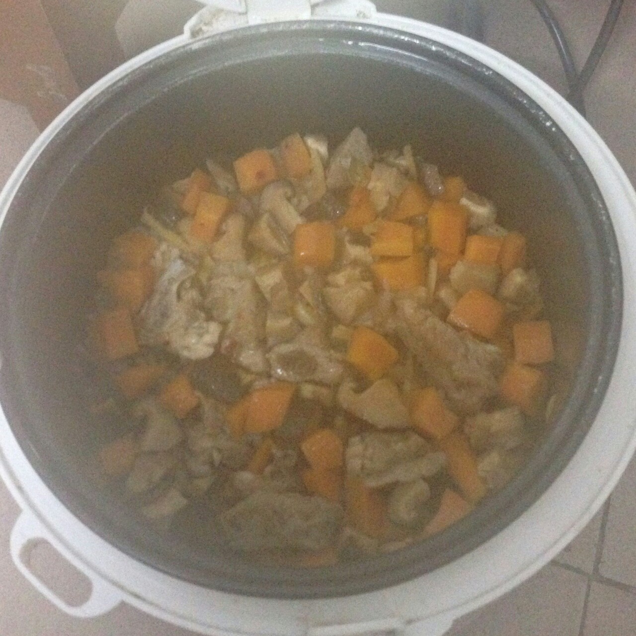 喷香排骨焖饭（爆好吃）