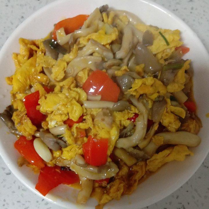 平菇青椒炒鸡蛋 好吃又营养的超快手家常菜