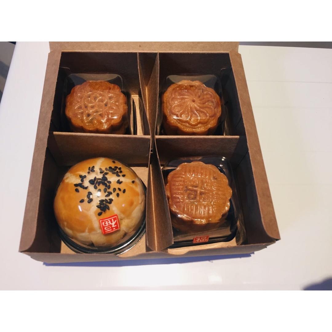 广式月饼——蛋黄莲蓉月饼