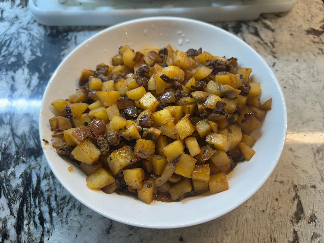 【多汁麻辣牛肉末烧土豆】-15分钟搞定的下饭菜