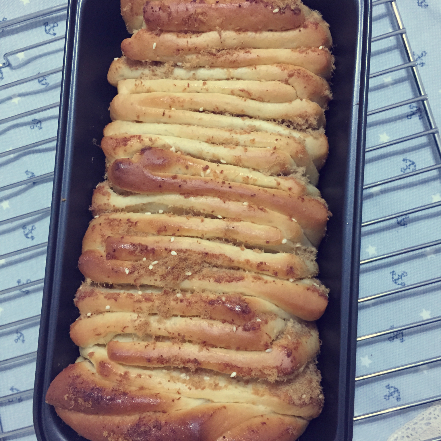 手撕千层肉松面包