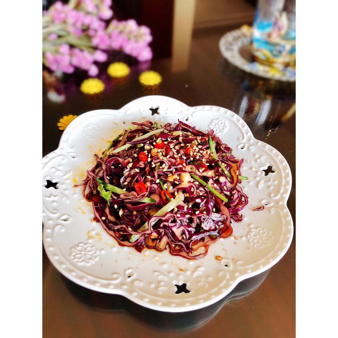 满满花青素的凉拌紫甘蓝