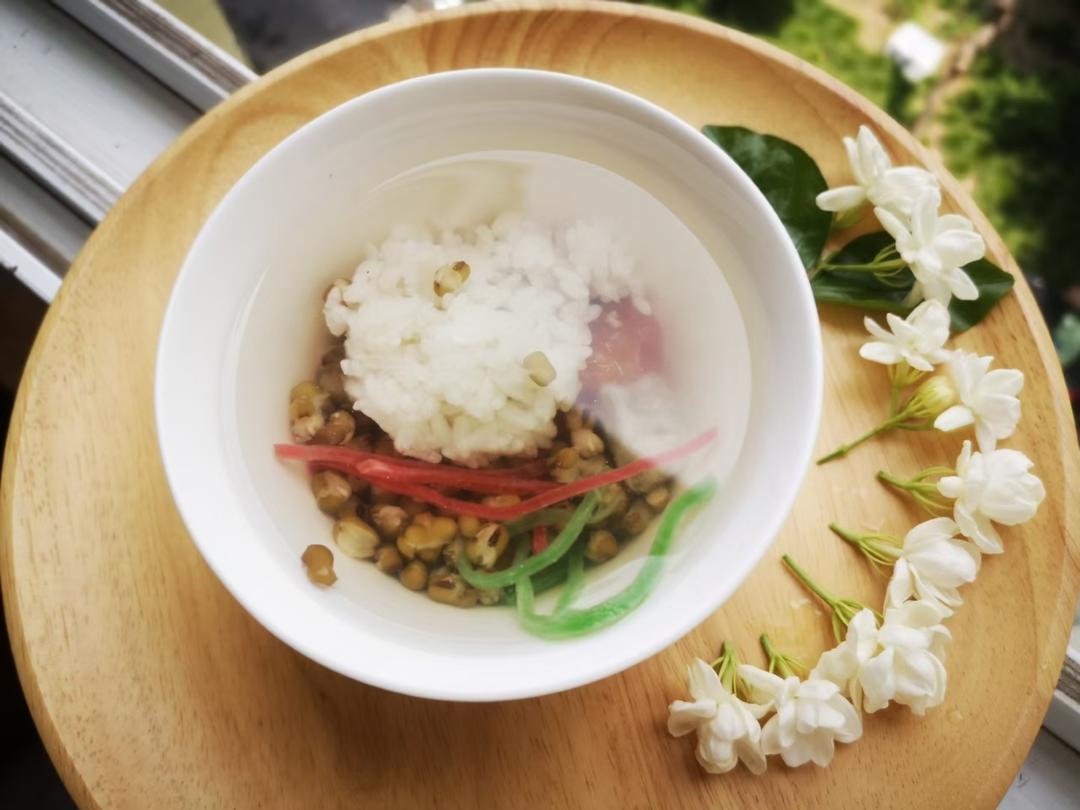 老苏州记忆中的那碗苏式绿豆汤--糯米、冬瓜糖、红绿丝