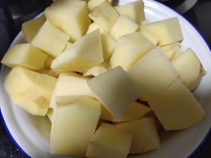 土豆烧排骨的做法 步骤2