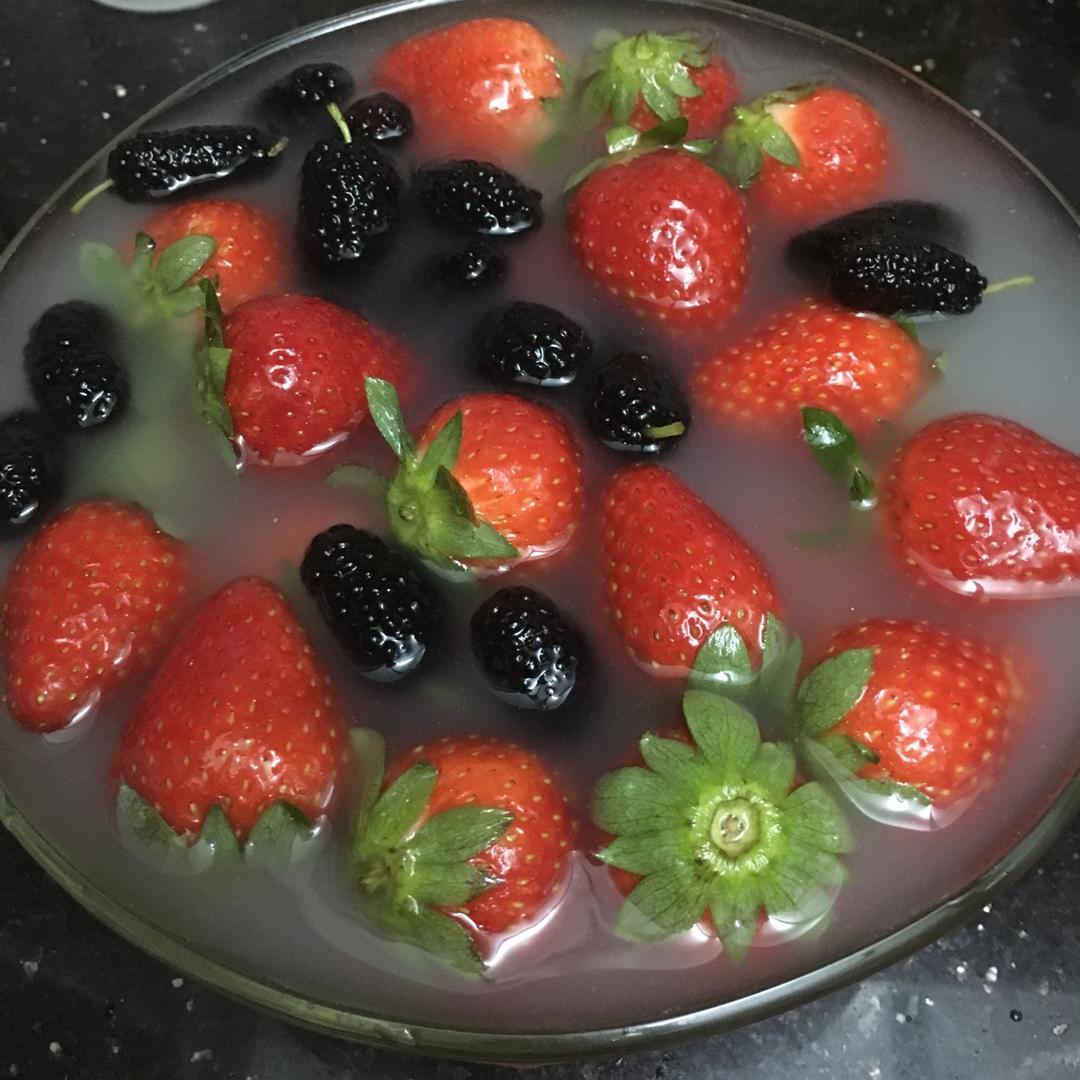 草莓和桑椹｛最佳清洗方法｝