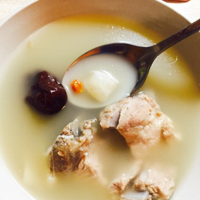 滋补花胶排骨汤