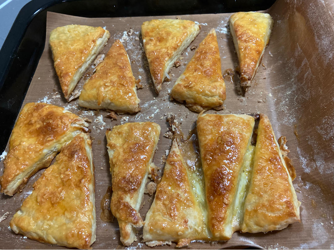 【视频】3分钟 奶油司康Scone(可能是世界上最快手的司康) 消耗淡奶油～
