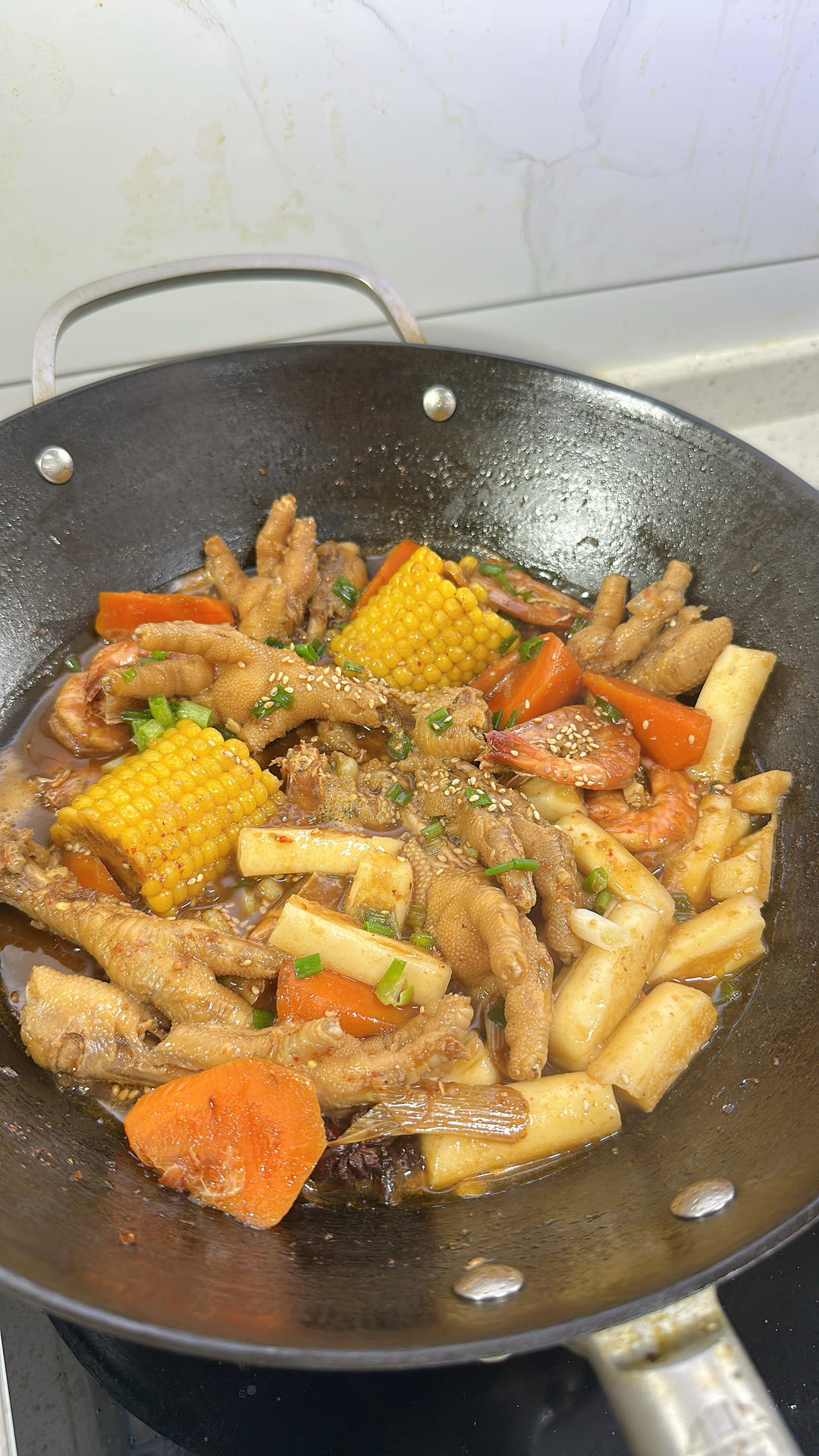 鲜虾鸡爪煲的做法