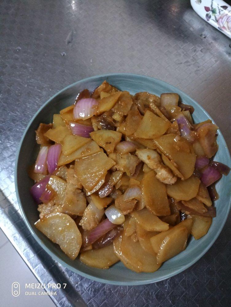 婷婷and玉立做的洋葱炒土豆