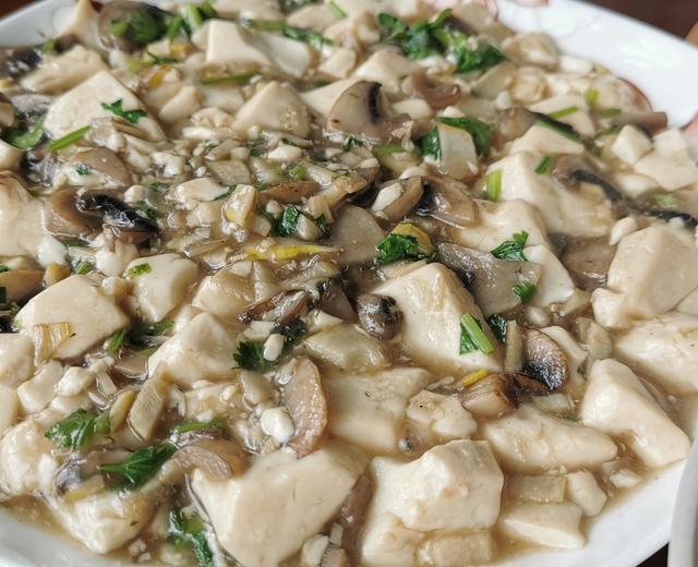 笋丁蘑菇烩豆腐的做法