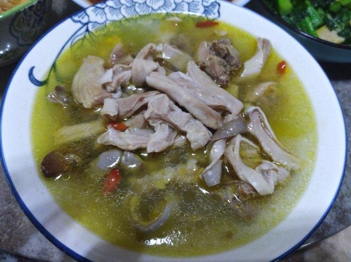 【猪肚鸡火锅】