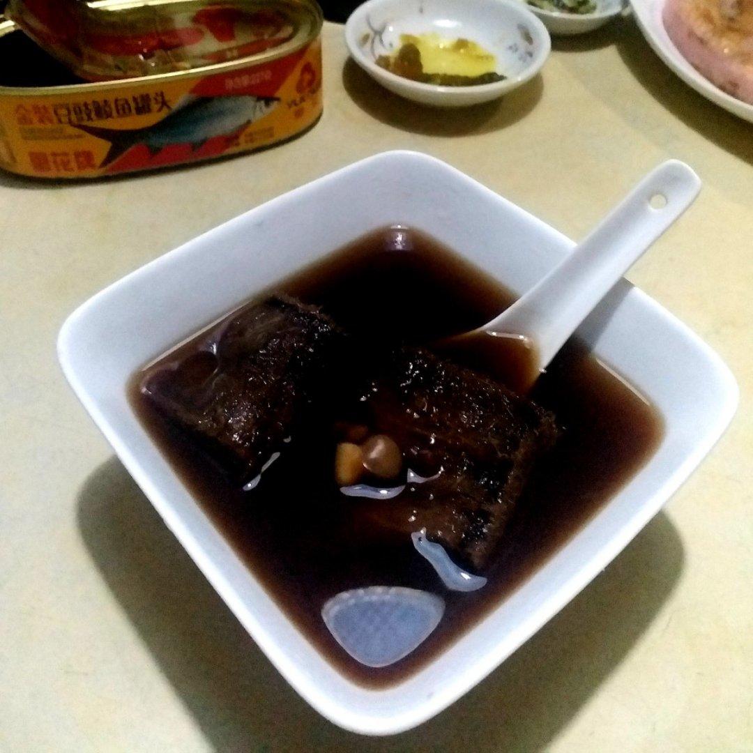 粉葛赤小豆龙骨汤