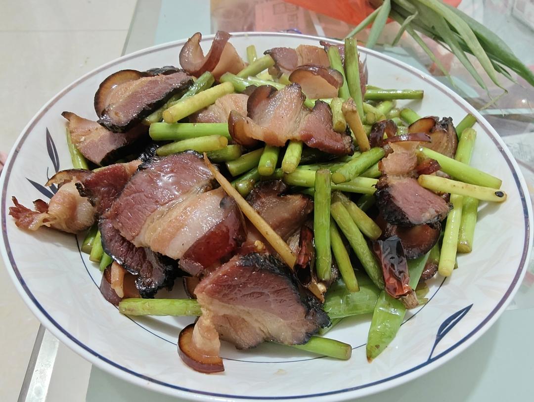 超级下饭的一道菜蒜苔炒风干腊肉