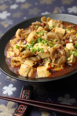麻婆豆腐烧肥肠的做法 步骤2