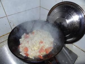 西红柿鸡蛋炒刀削面的做法 步骤3
