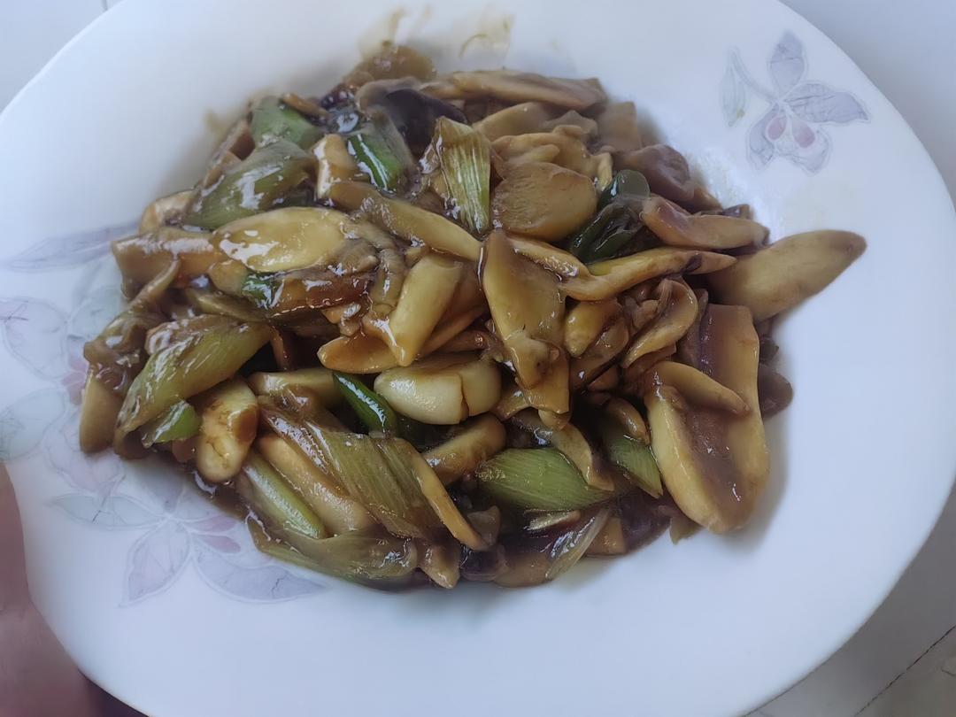 爆炒赤松茸