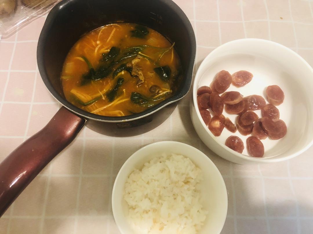 金针菇肥牛番茄锅