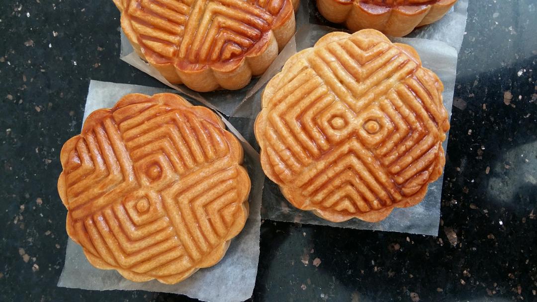 广式月饼—蛋黄冬翅月饼