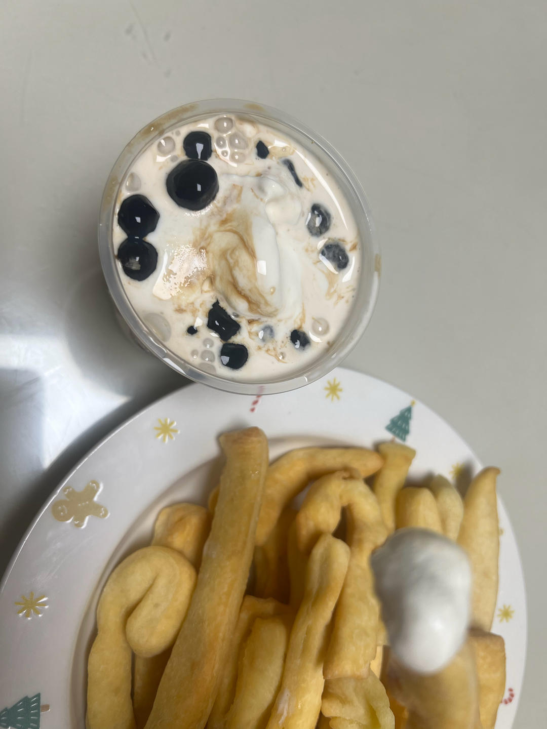 两个鸡蛋一碗面粉，不添加，制作简单的炸面条