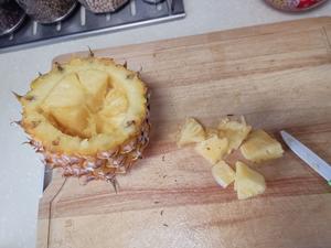 第一次•鹦鹉菠萝炒饭的做法 步骤3