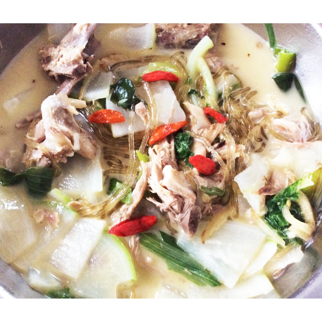 白萝卜煲鸭架汤